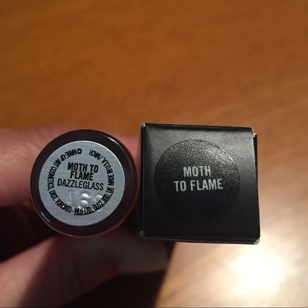 MAC Dazzleglass Lipgloss Moth to Flame 💋 - Picture 9 of 16
